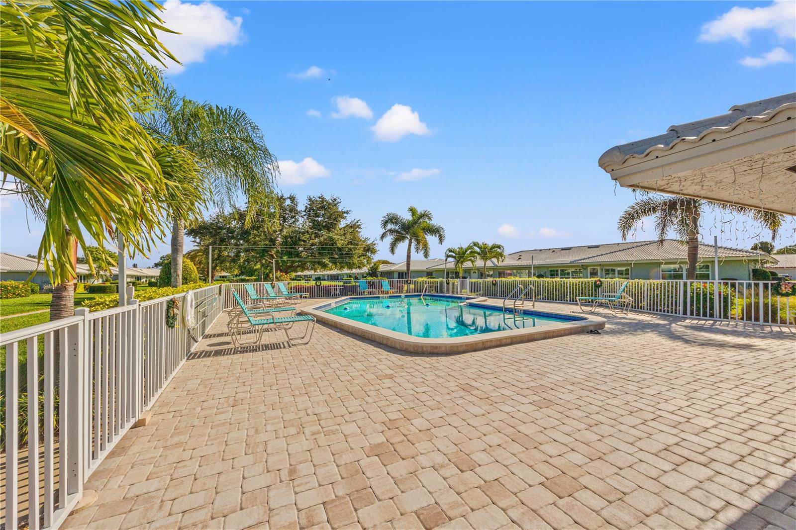 VILLAGE GREEN OF BRADENTON CONDO SEC 6 - Residential