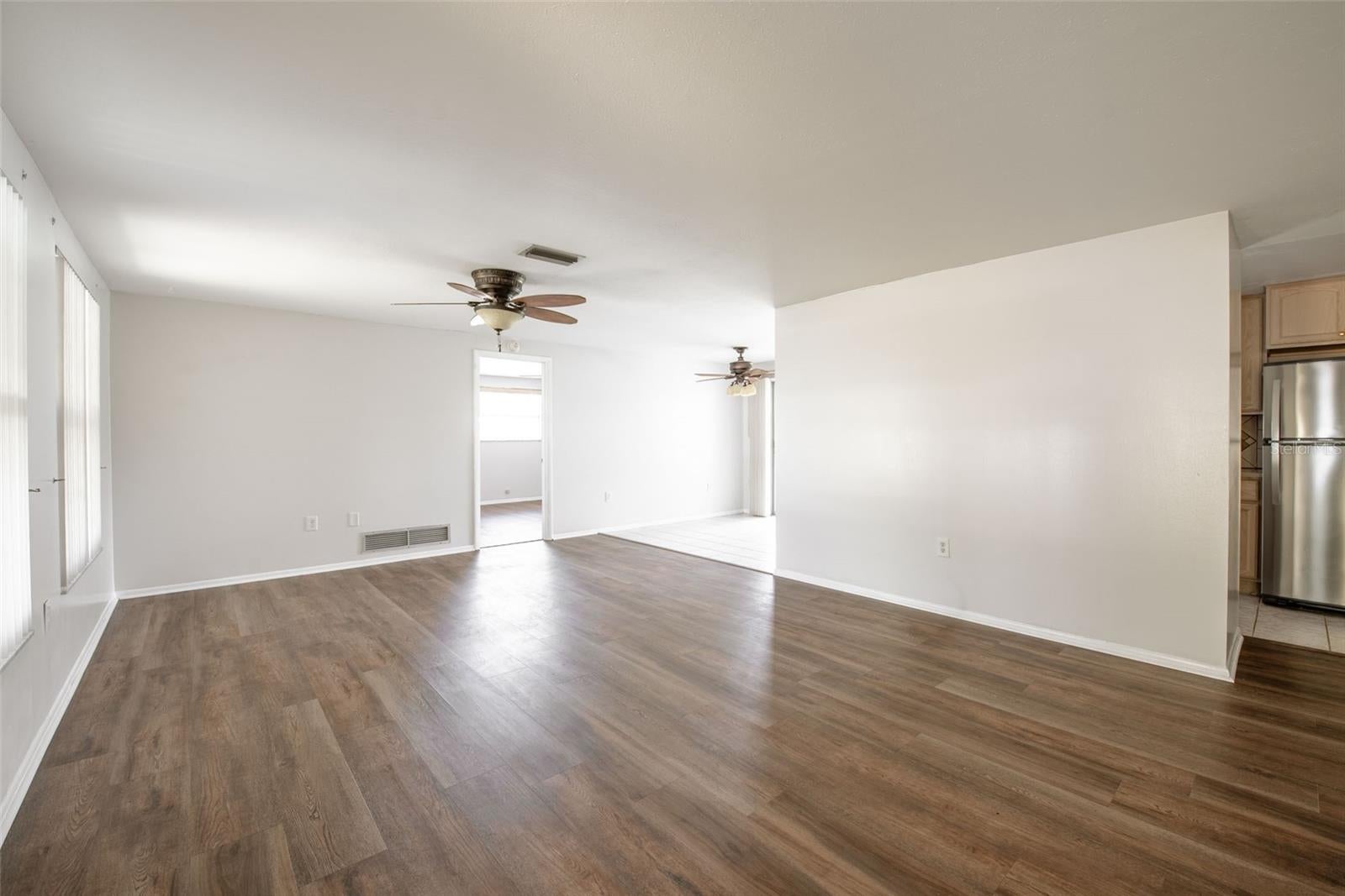 631 S BROADWAY, ENGLEWOOD, FL, 34223 4 631 S BROADWAY
