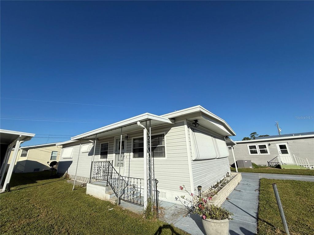 Photo of 216 Outer Drive E, Venice, FL 34285 (MLS # N6141009)
