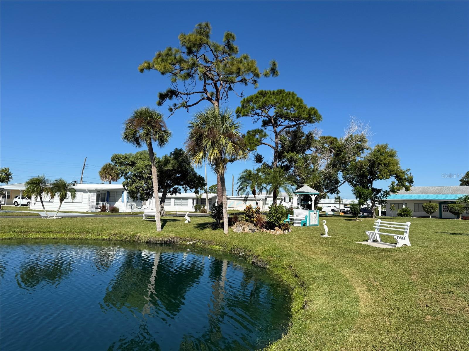 COLONIAL MANOR - Residential