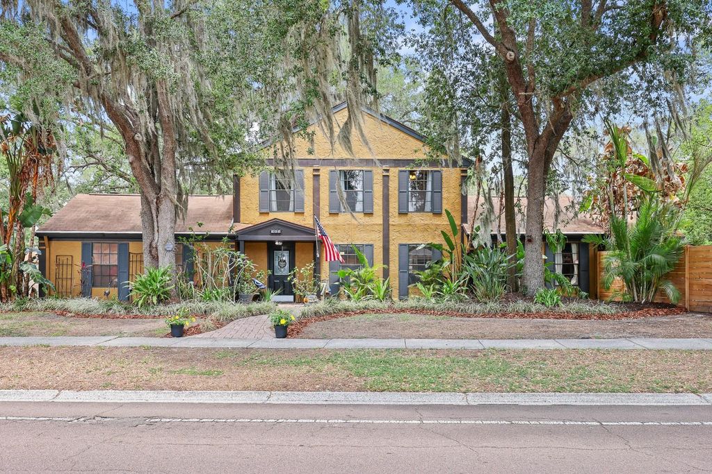 Photo of 314 Bloomingfield Drive, Brandon, FL 33511 (MLS # TB8499722)