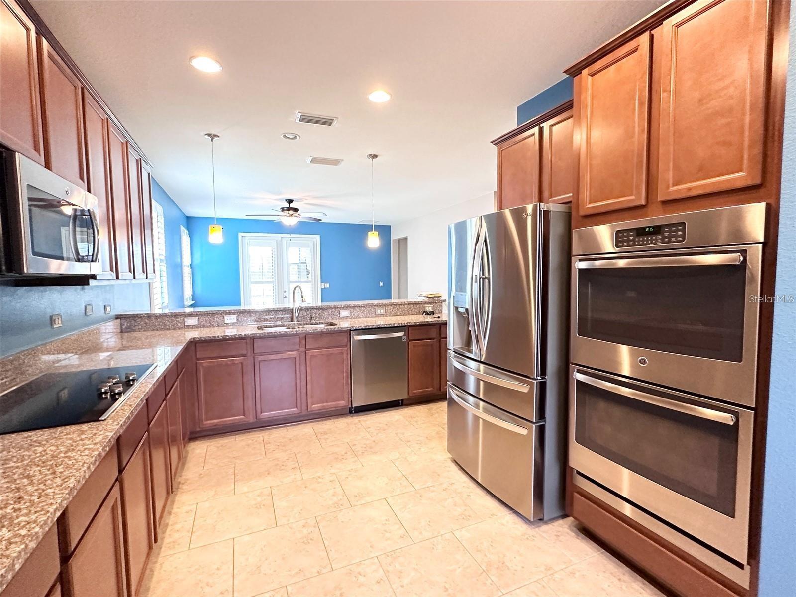 DRAYTON-PRESTON WOODS AT PROVIDENCE - Residential Lease