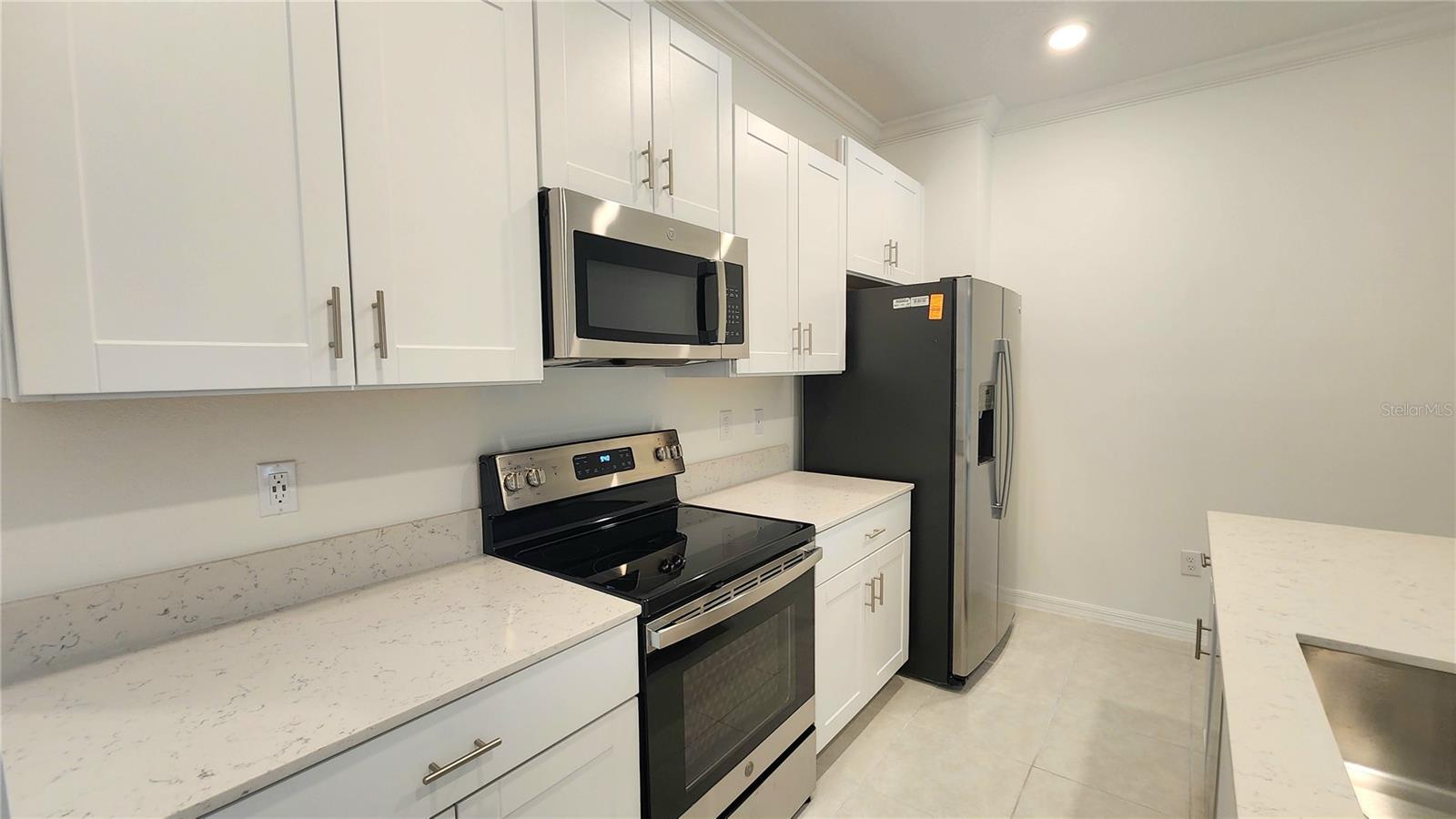 D06 HAWK TOWNHOMES - Residential Lease