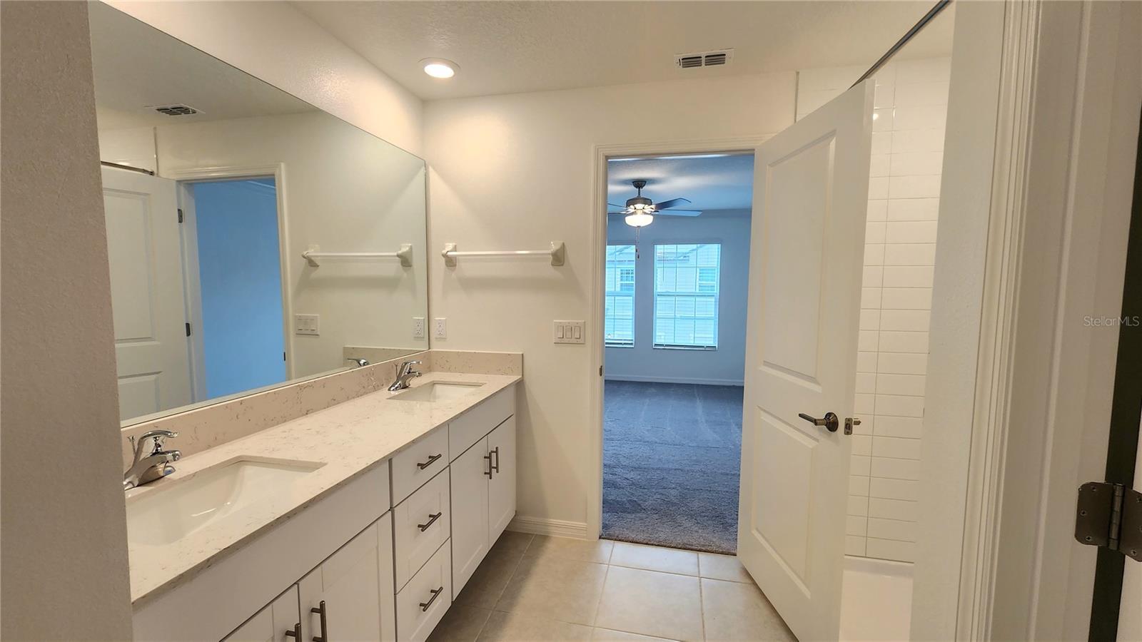 D06 HAWK TOWNHOMES - Residential Lease