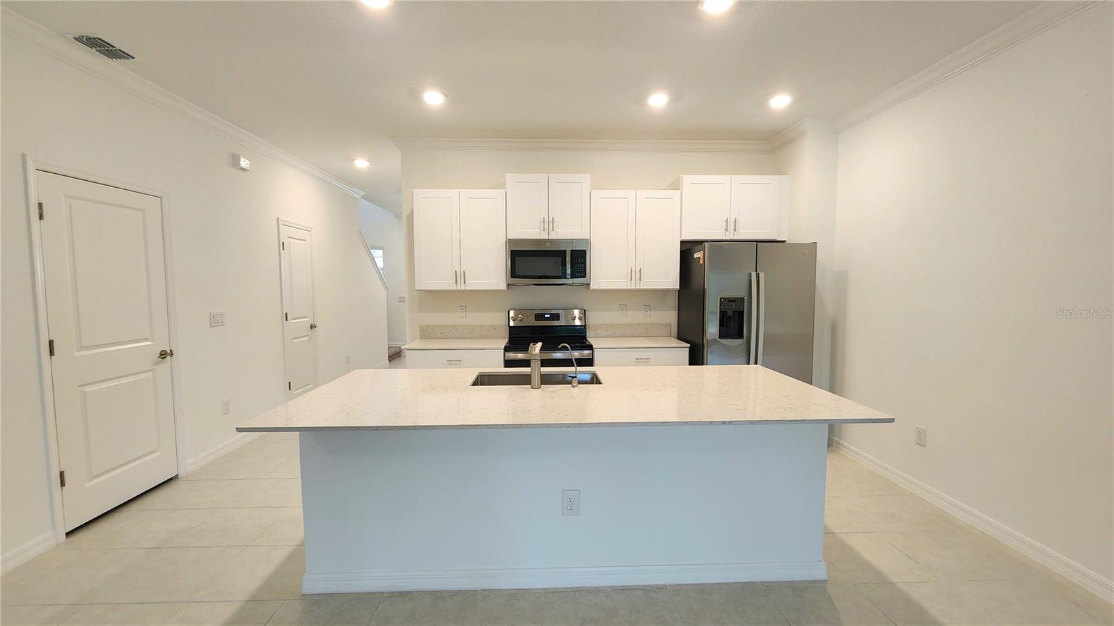 D06 HAWK TOWNHOMES - Residential Lease