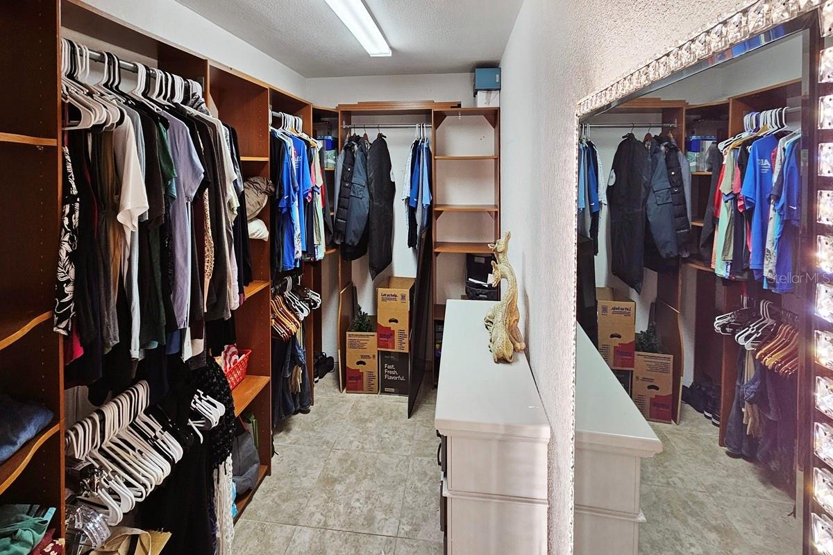 KENSINGTON WOODS - Residential