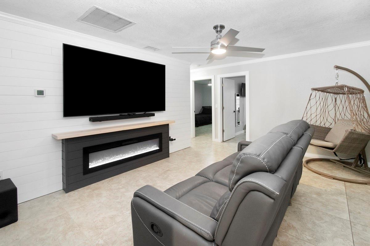 KENSINGTON WOODS - Residential