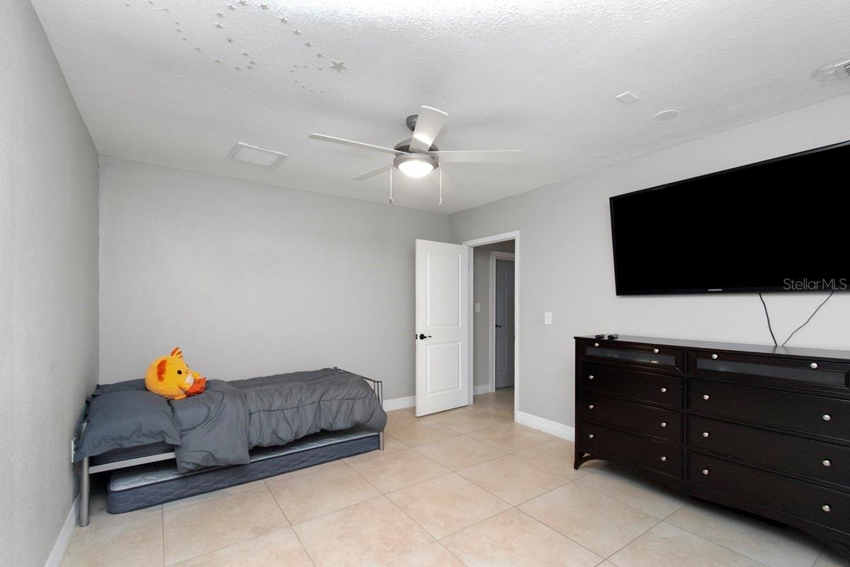 KENSINGTON WOODS - Residential