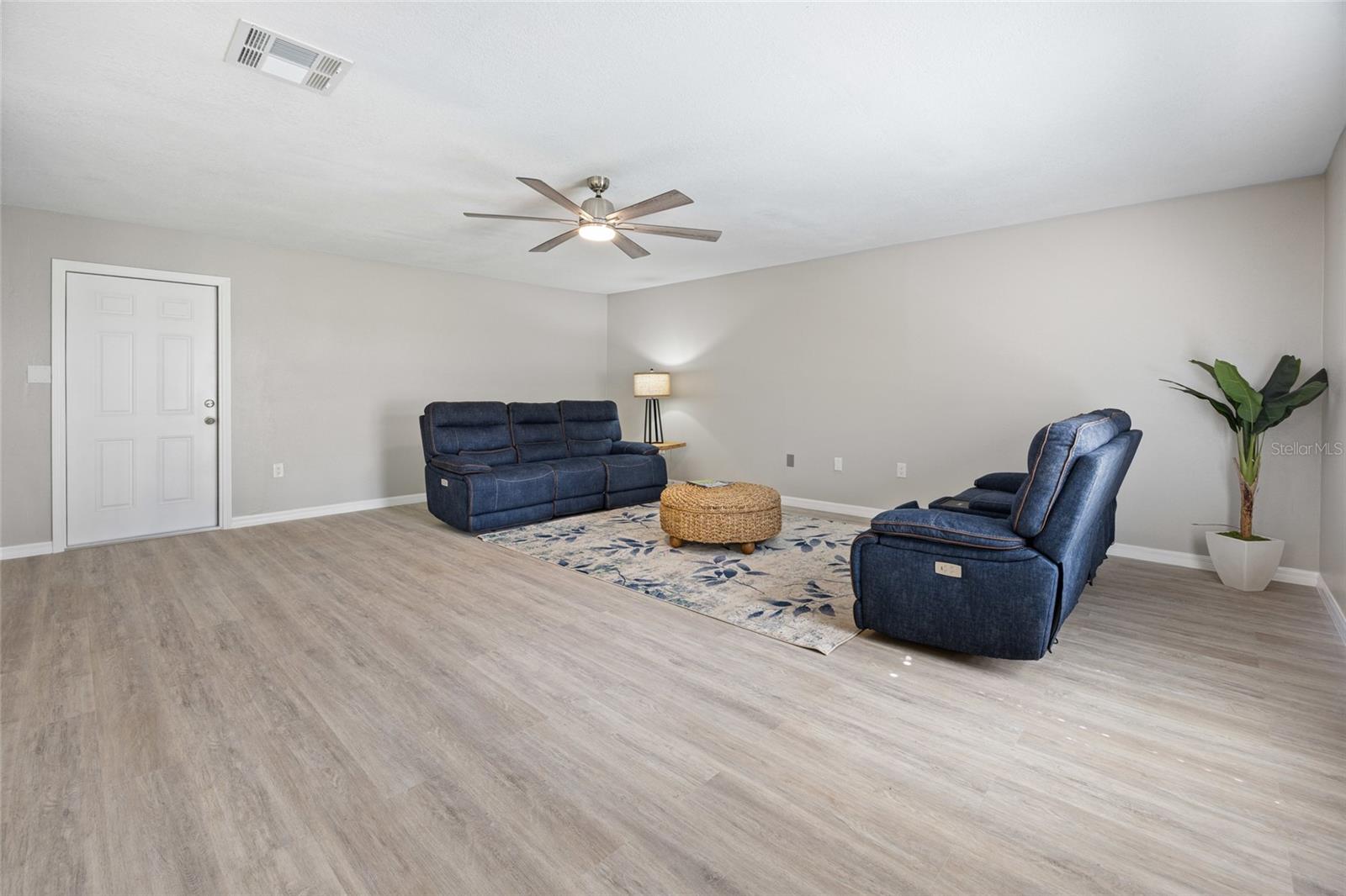 MAGNOLIA POINTE - Residential