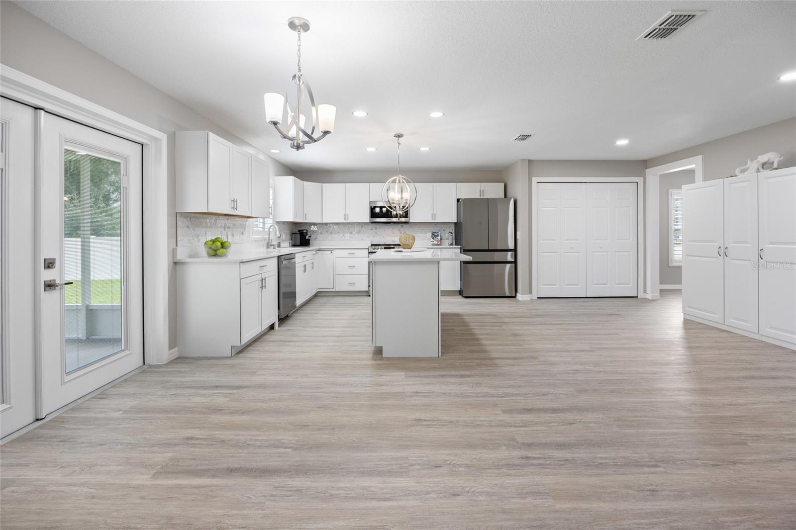 MAGNOLIA POINTE - Residential