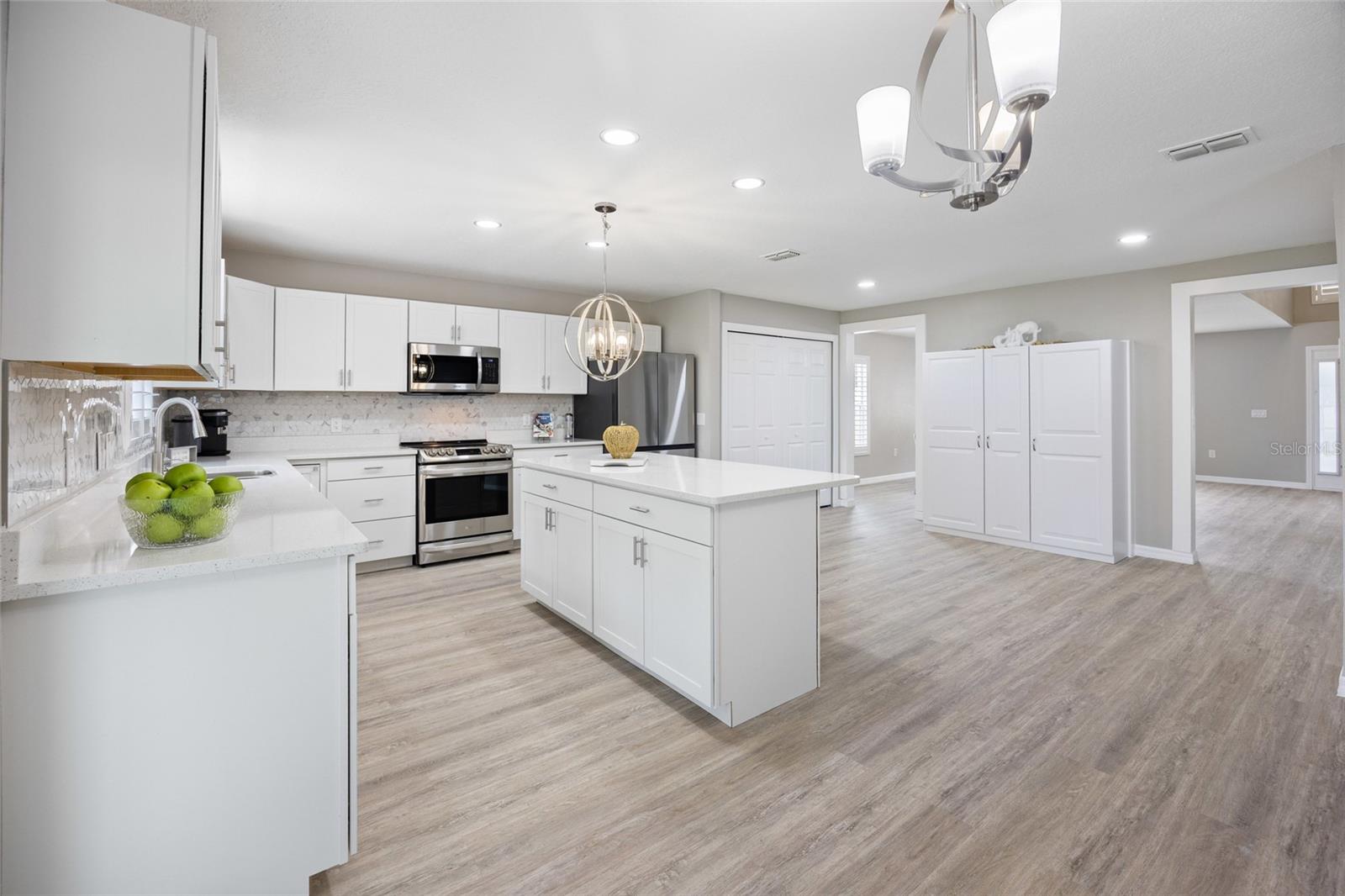 MAGNOLIA POINTE - Residential
