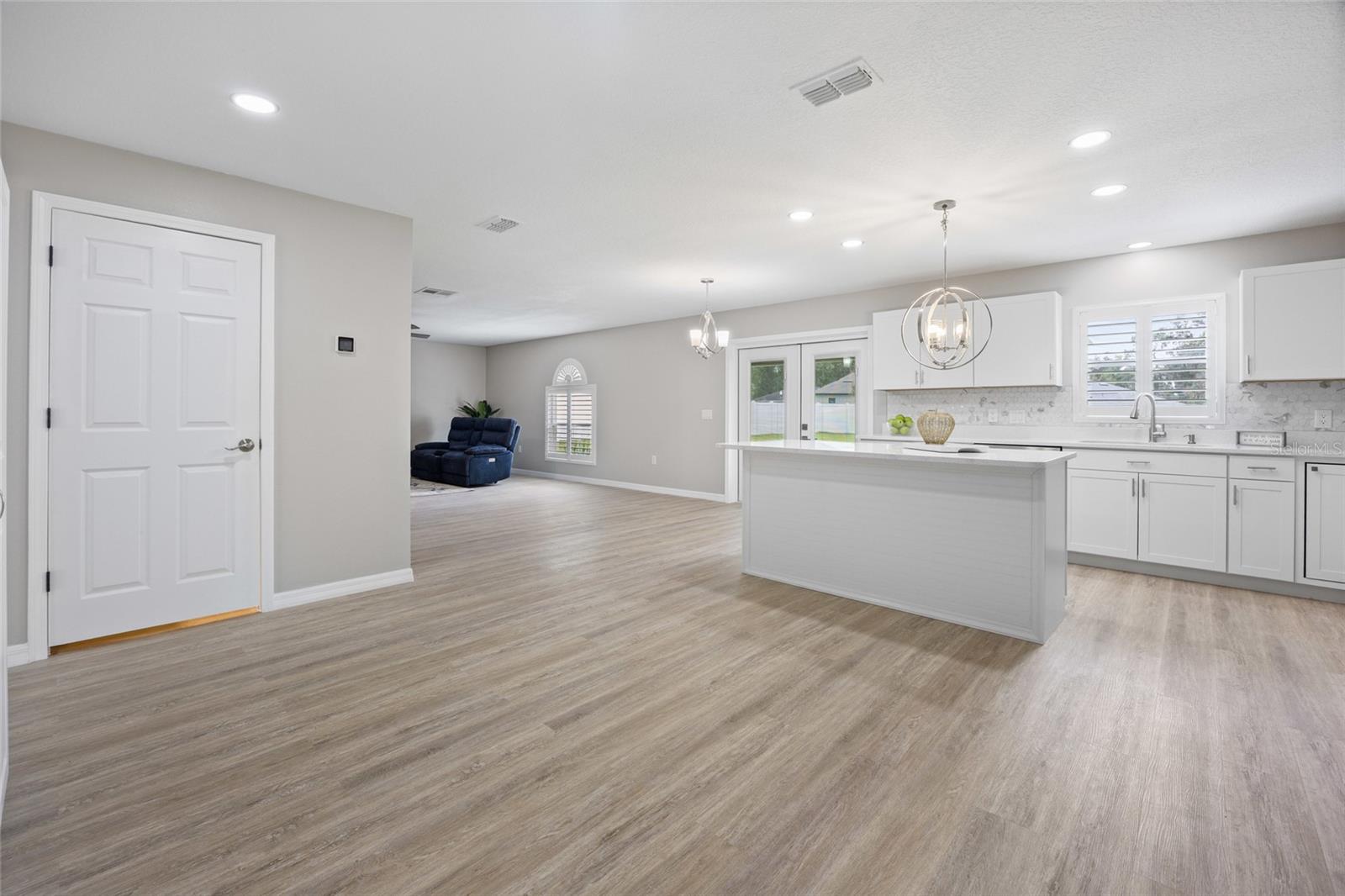 MAGNOLIA POINTE - Residential