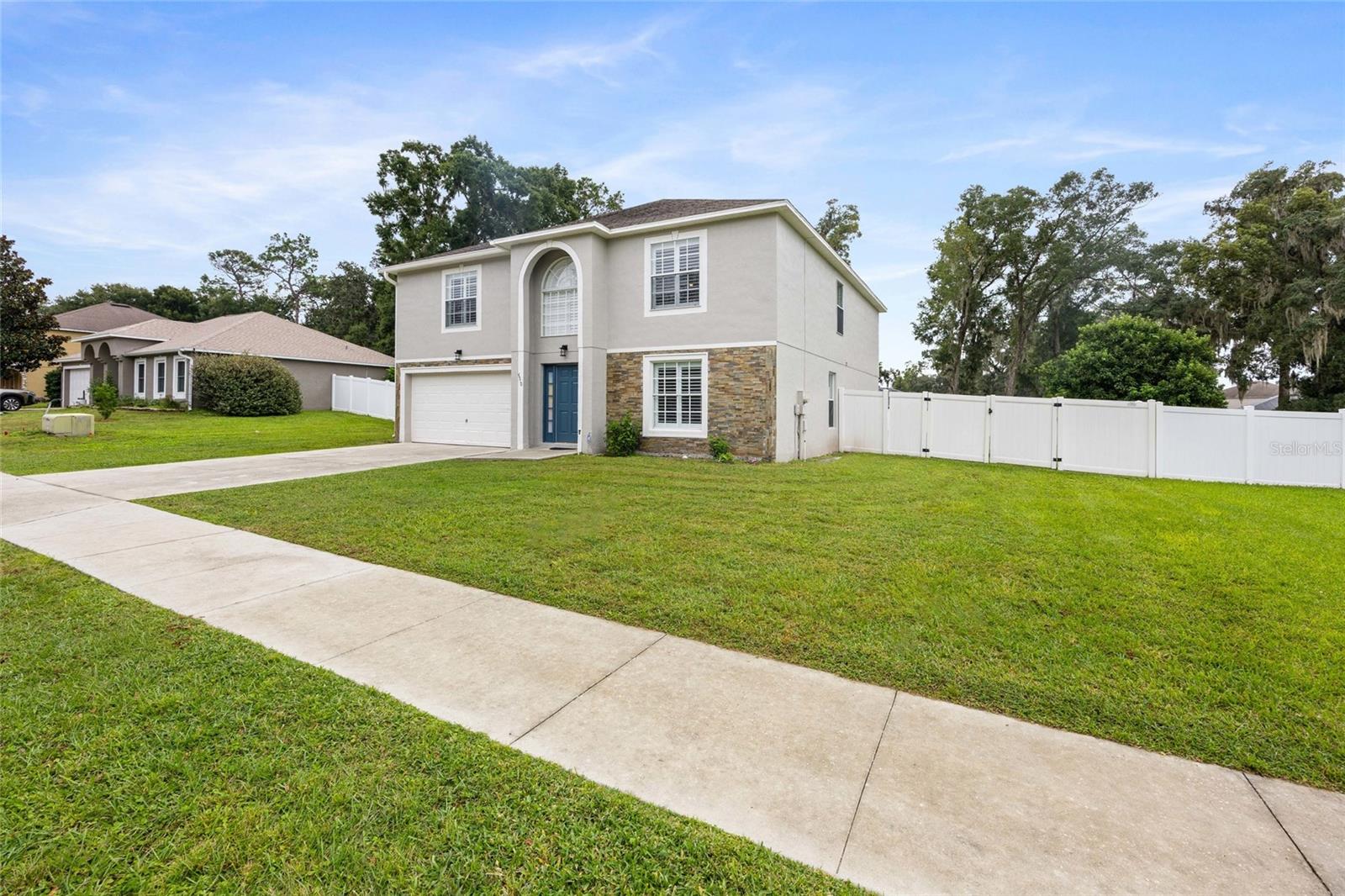 MAGNOLIA POINTE - Residential