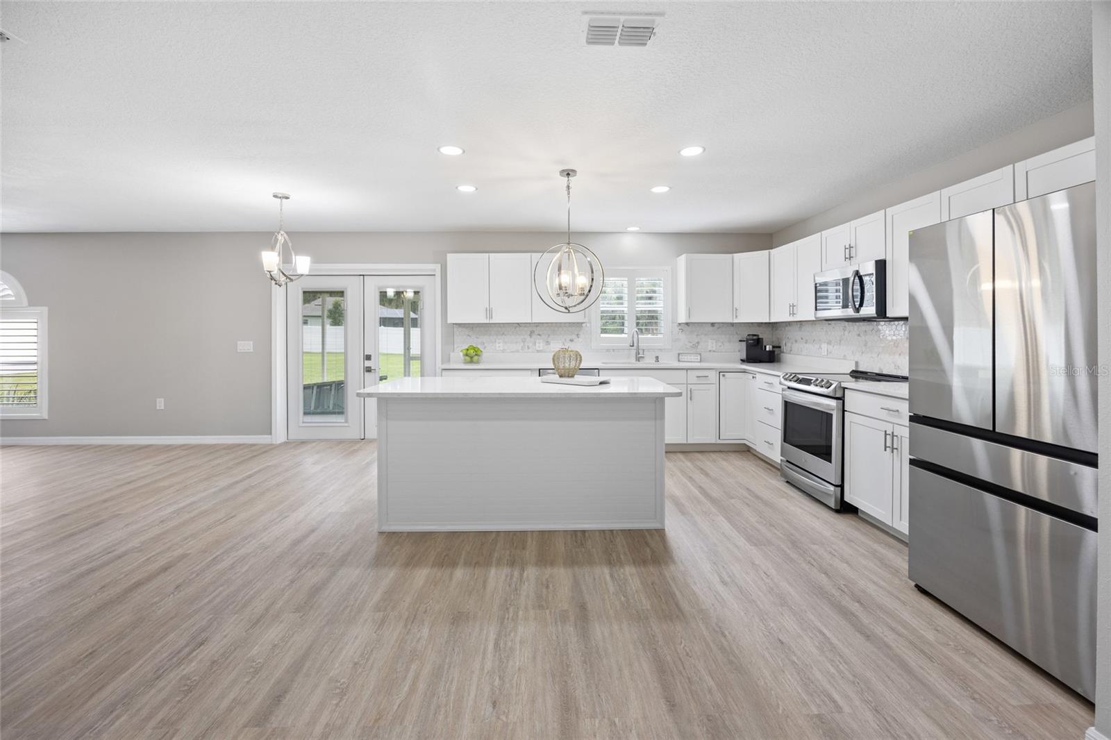 MAGNOLIA POINTE - Residential