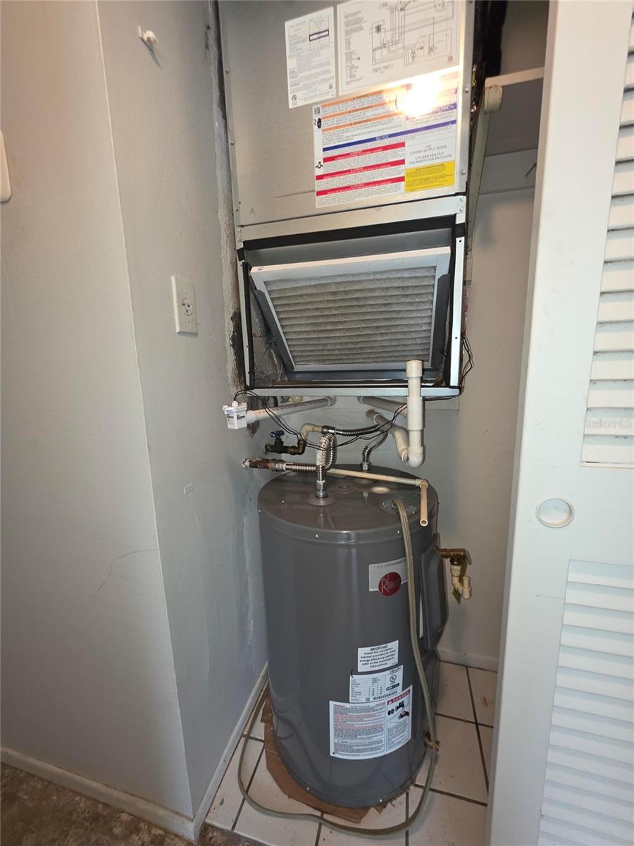 THE FOURTH BAYSHORE - Residential