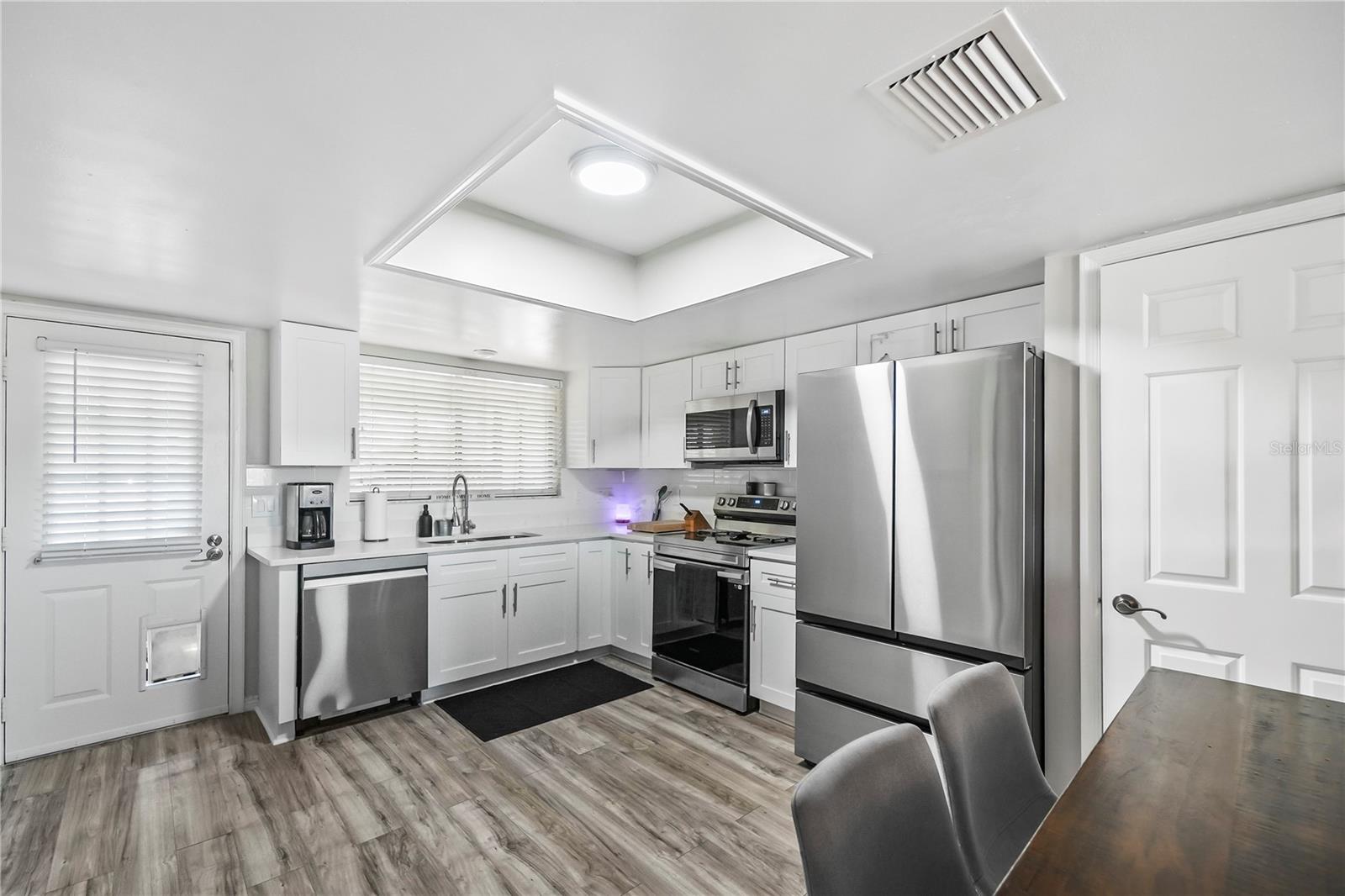 Walking distance to multiple restaurants and nature preserve. Complex is waterfront with common areas and docks.
