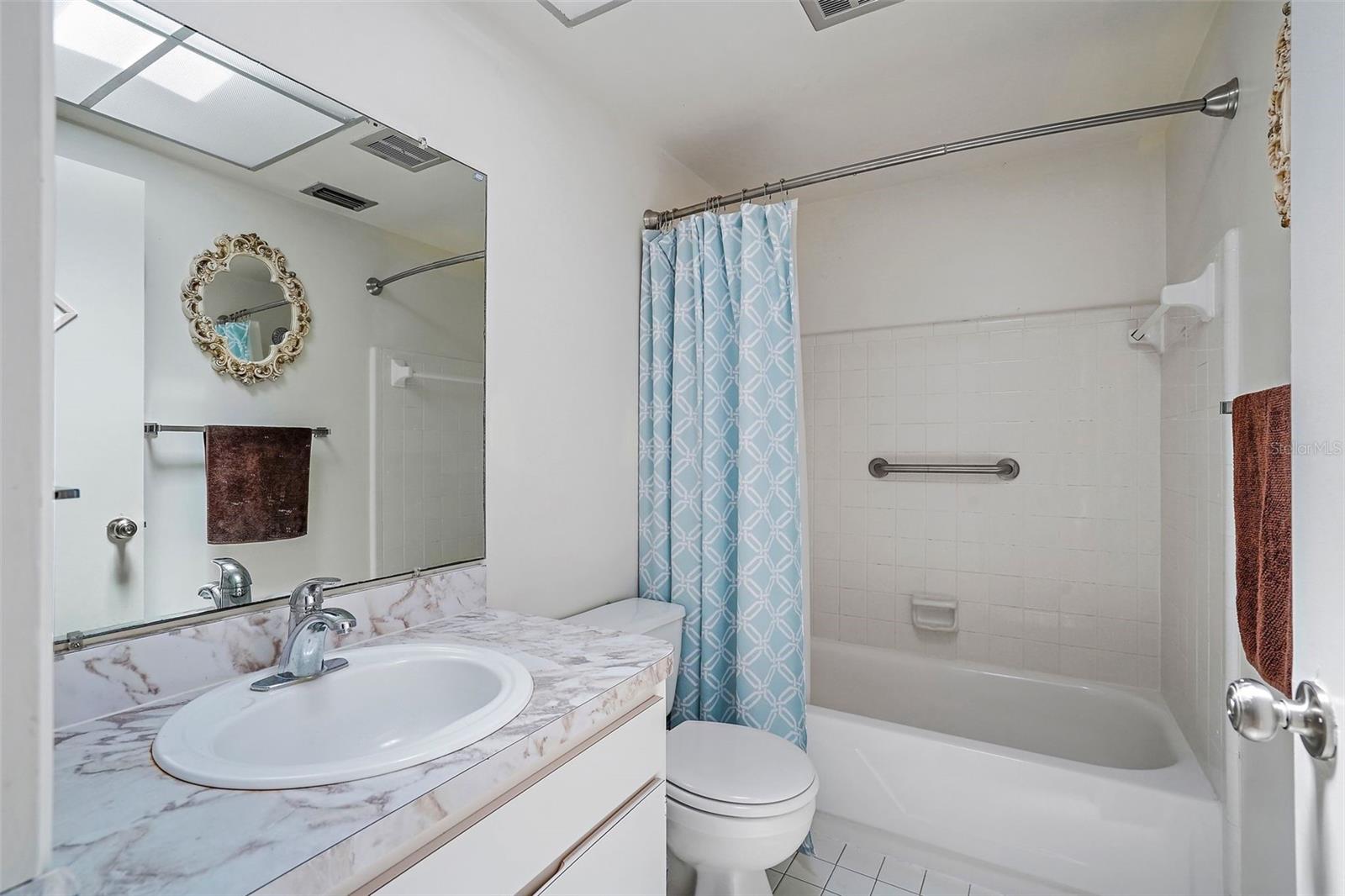 SUNSET PLAZA EAST APTS CONDO - Residential Lease