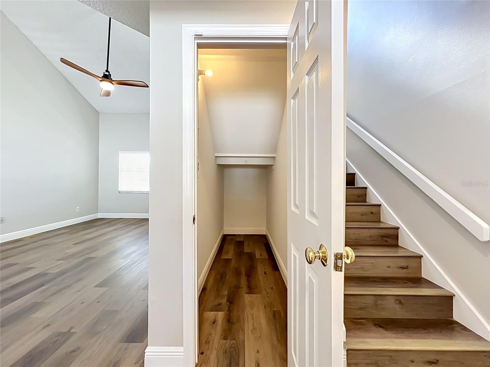 COUNTRY LANE - Residential