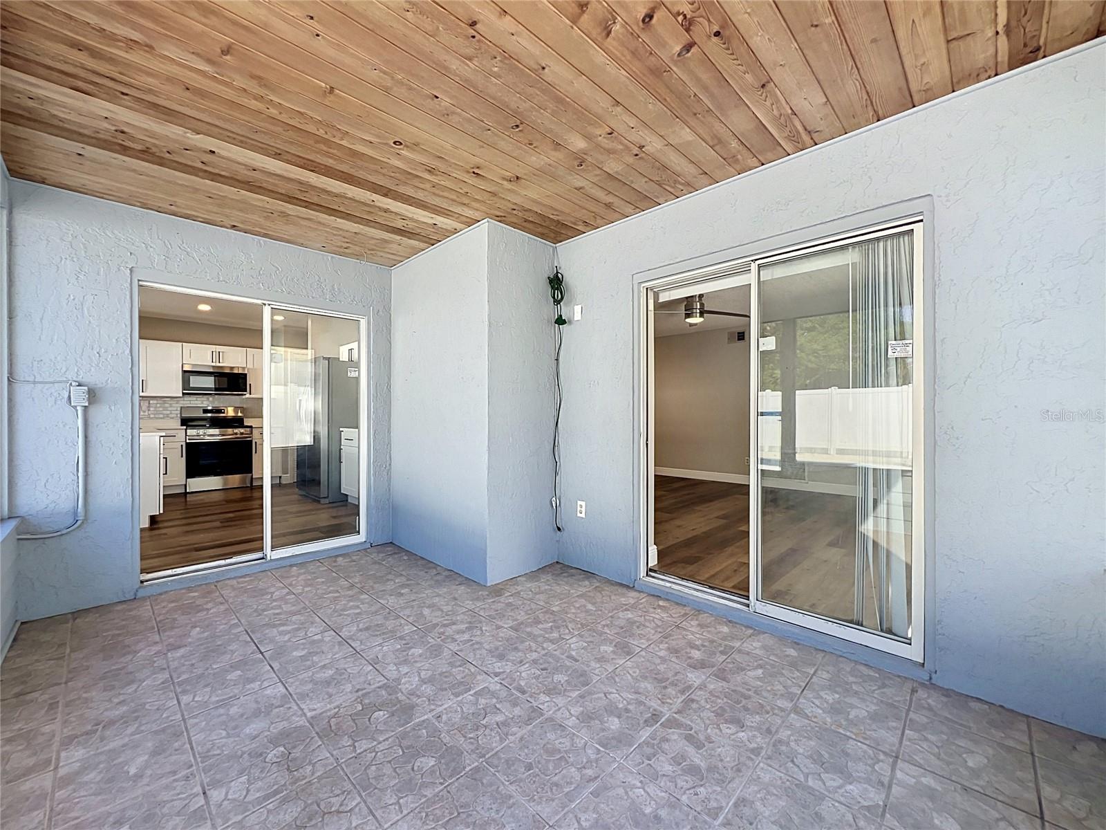 1593 LAWNDALE CIRCLE