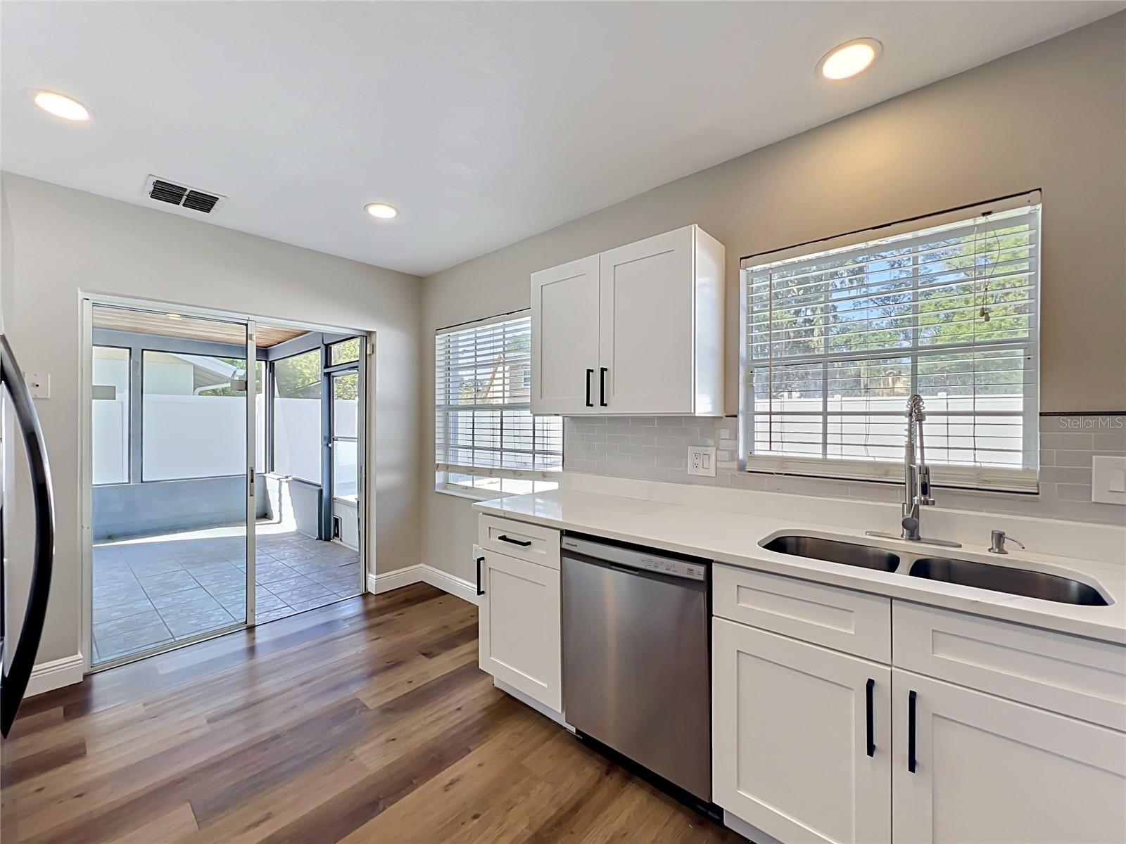 COUNTRY LANE - Residential