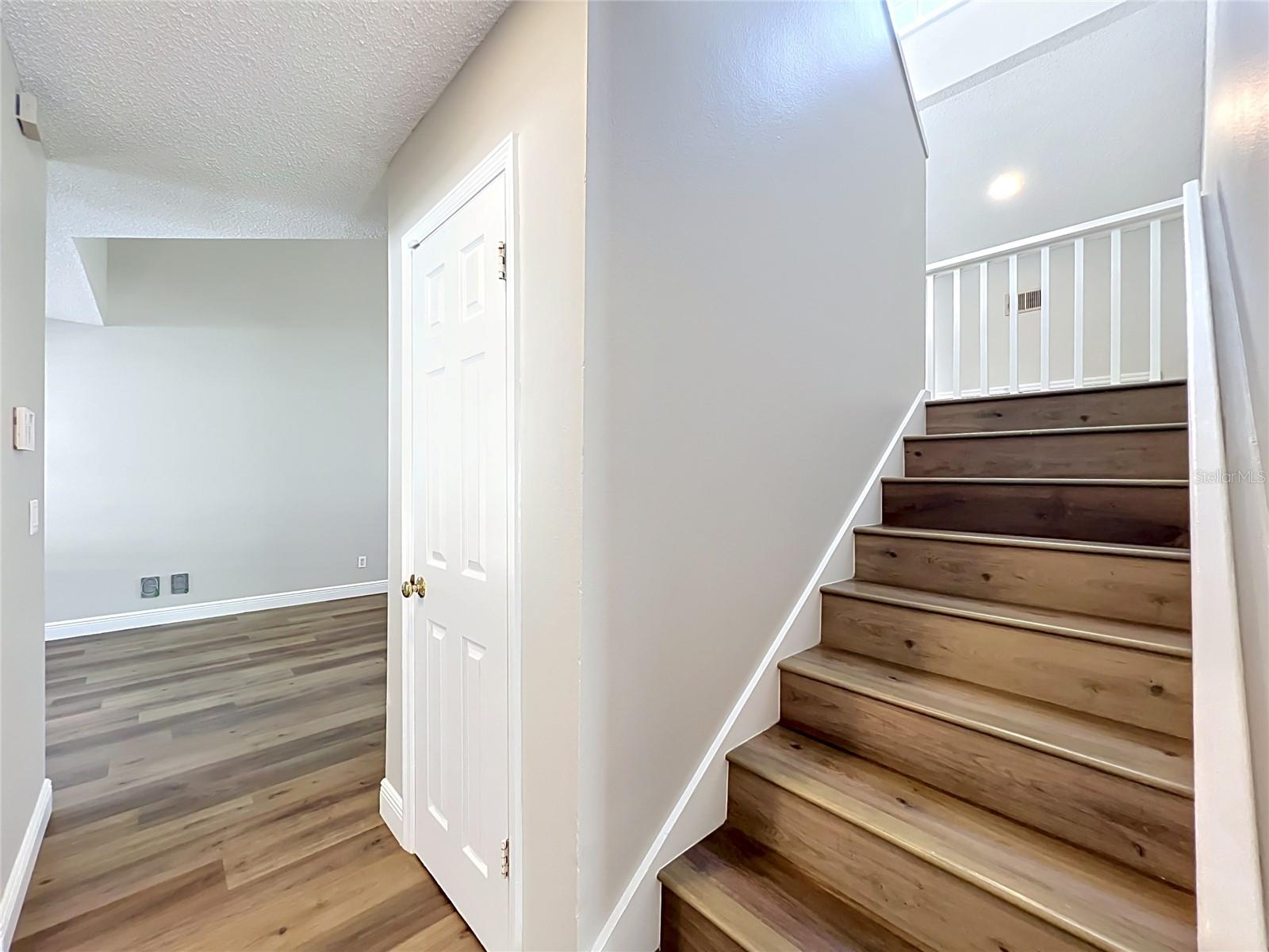 COUNTRY LANE - Residential