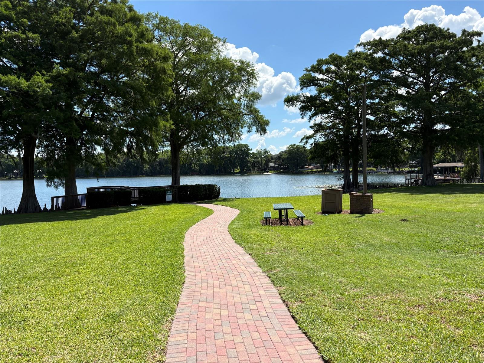 COUNTRY LANE - Residential