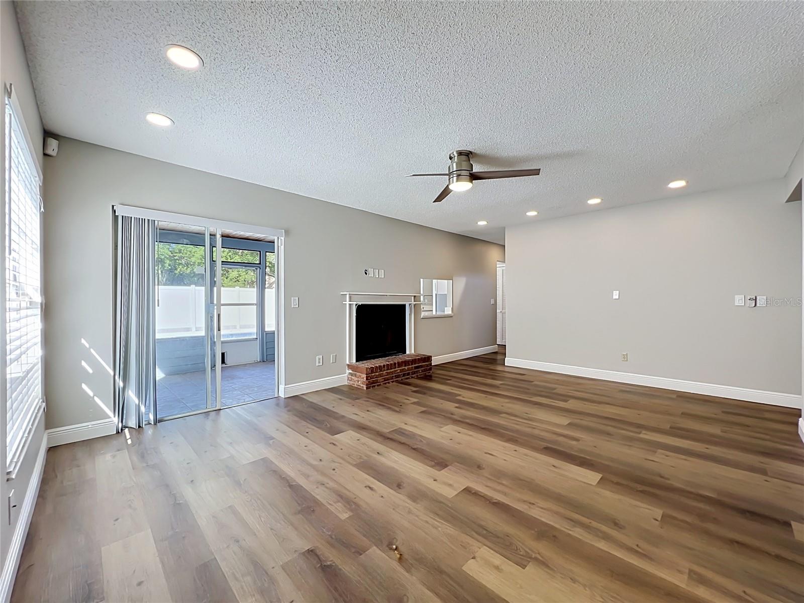 COUNTRY LANE - Residential