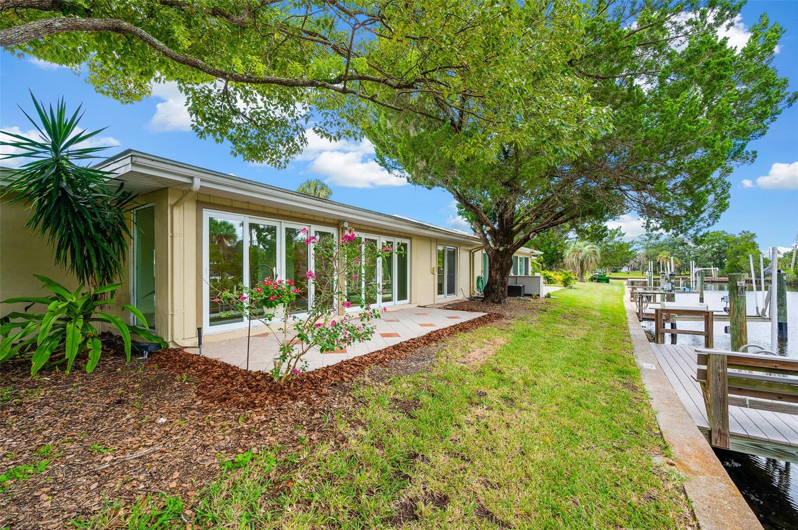 BAY VILLAS - Residential