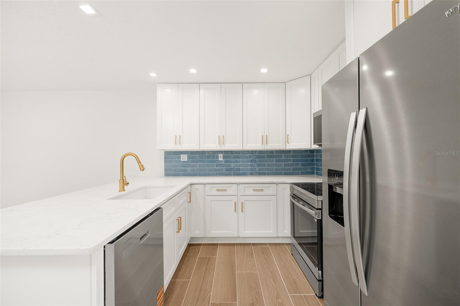 BAY VILLAS - Residential