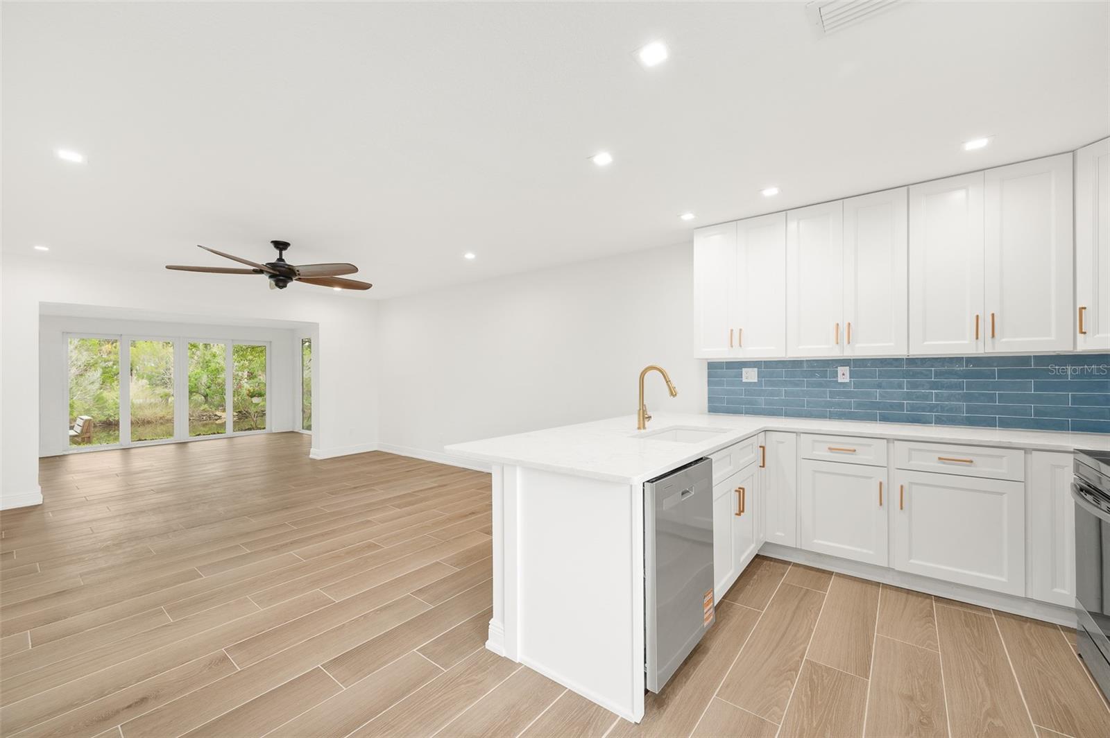 BAY VILLAS - Residential