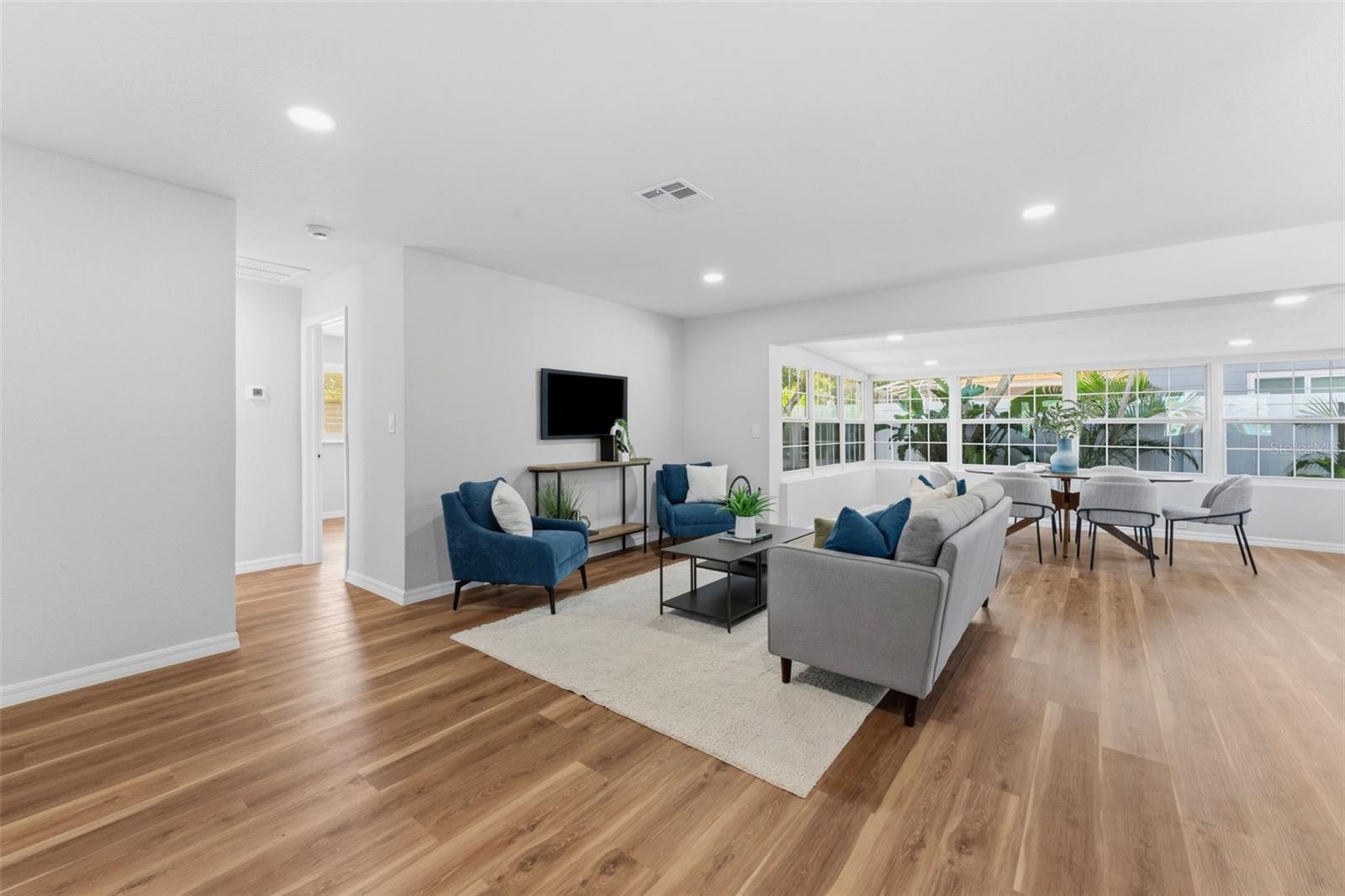 SUN-LIT SHORES - Residential