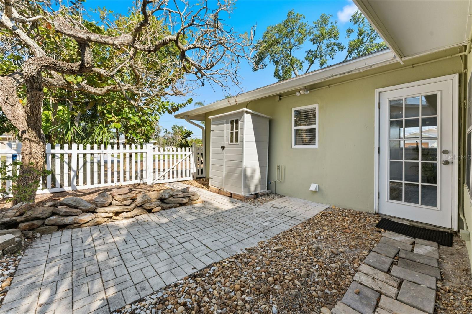 SUN-LIT SHORES - Residential