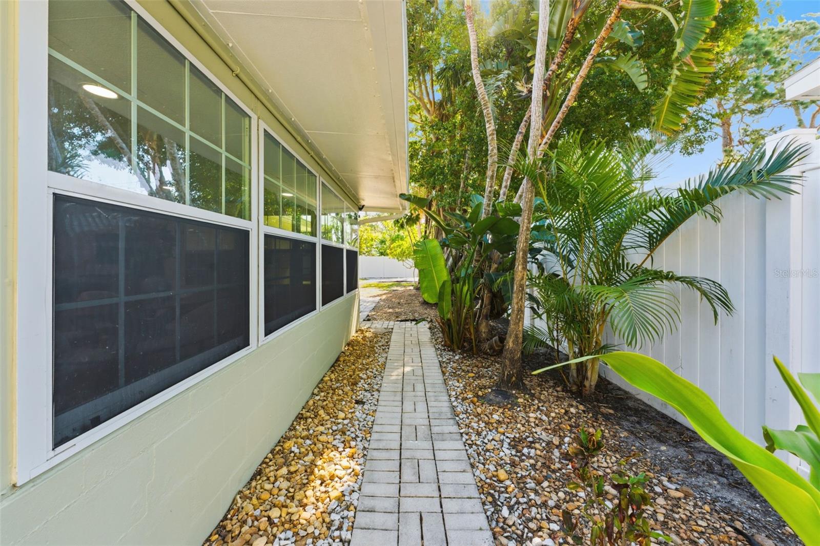 SUN-LIT SHORES - Residential