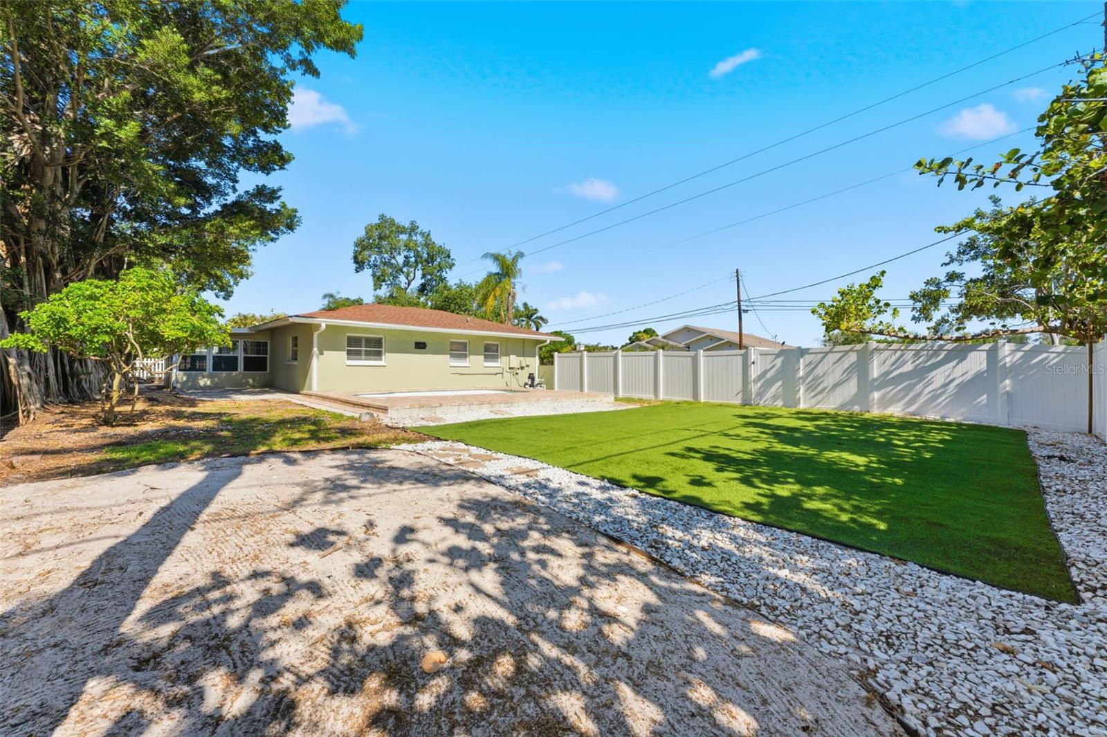 SUN-LIT SHORES - Residential