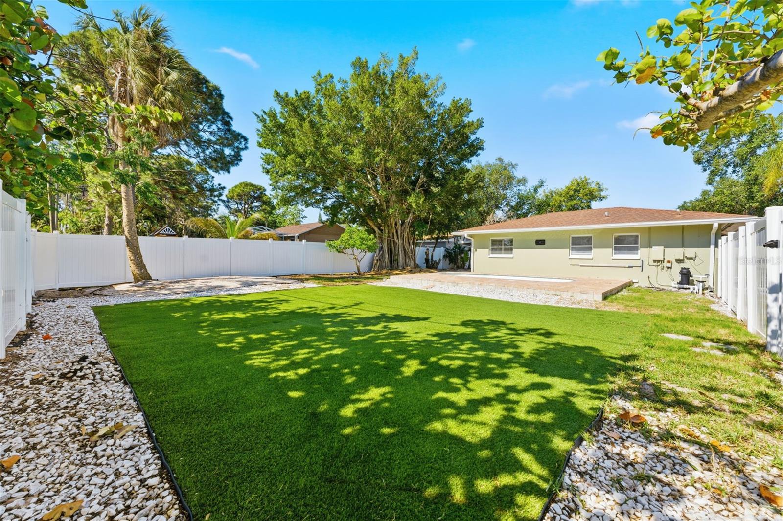 SUN-LIT SHORES - Residential