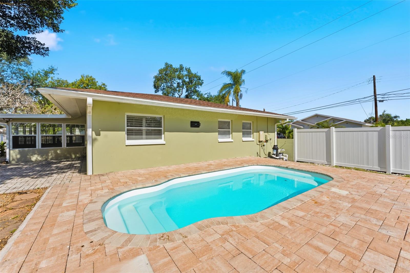 SUN-LIT SHORES - Residential