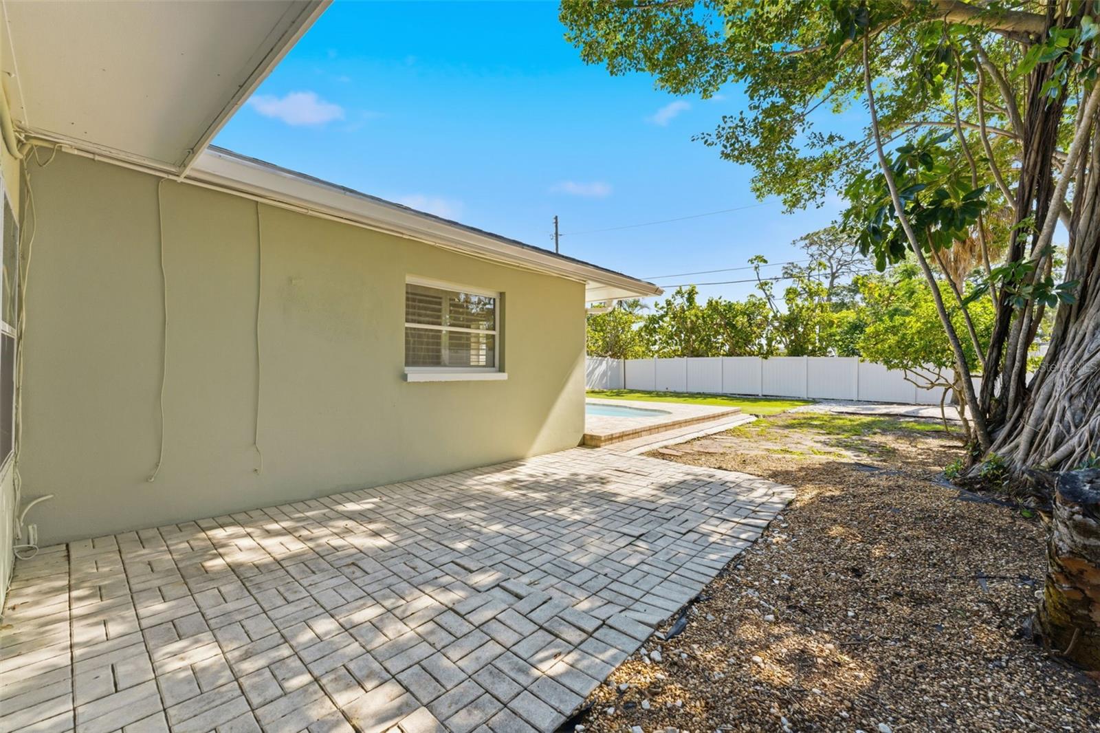 SUN-LIT SHORES - Residential