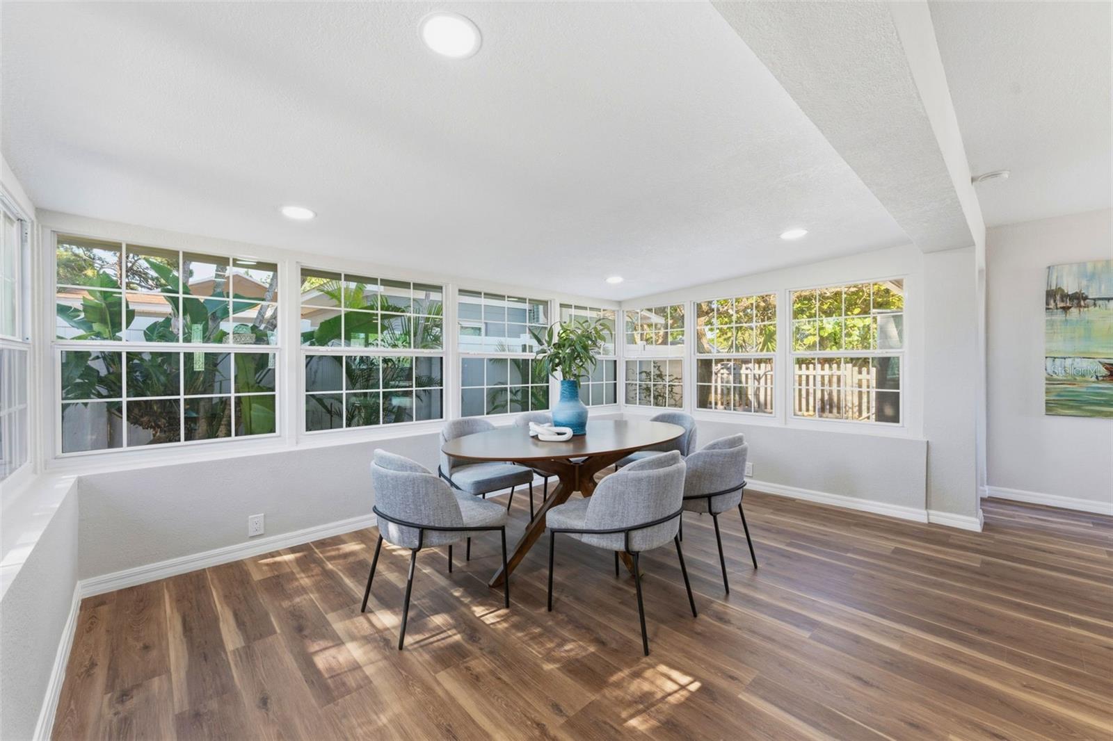 SUN-LIT SHORES - Residential