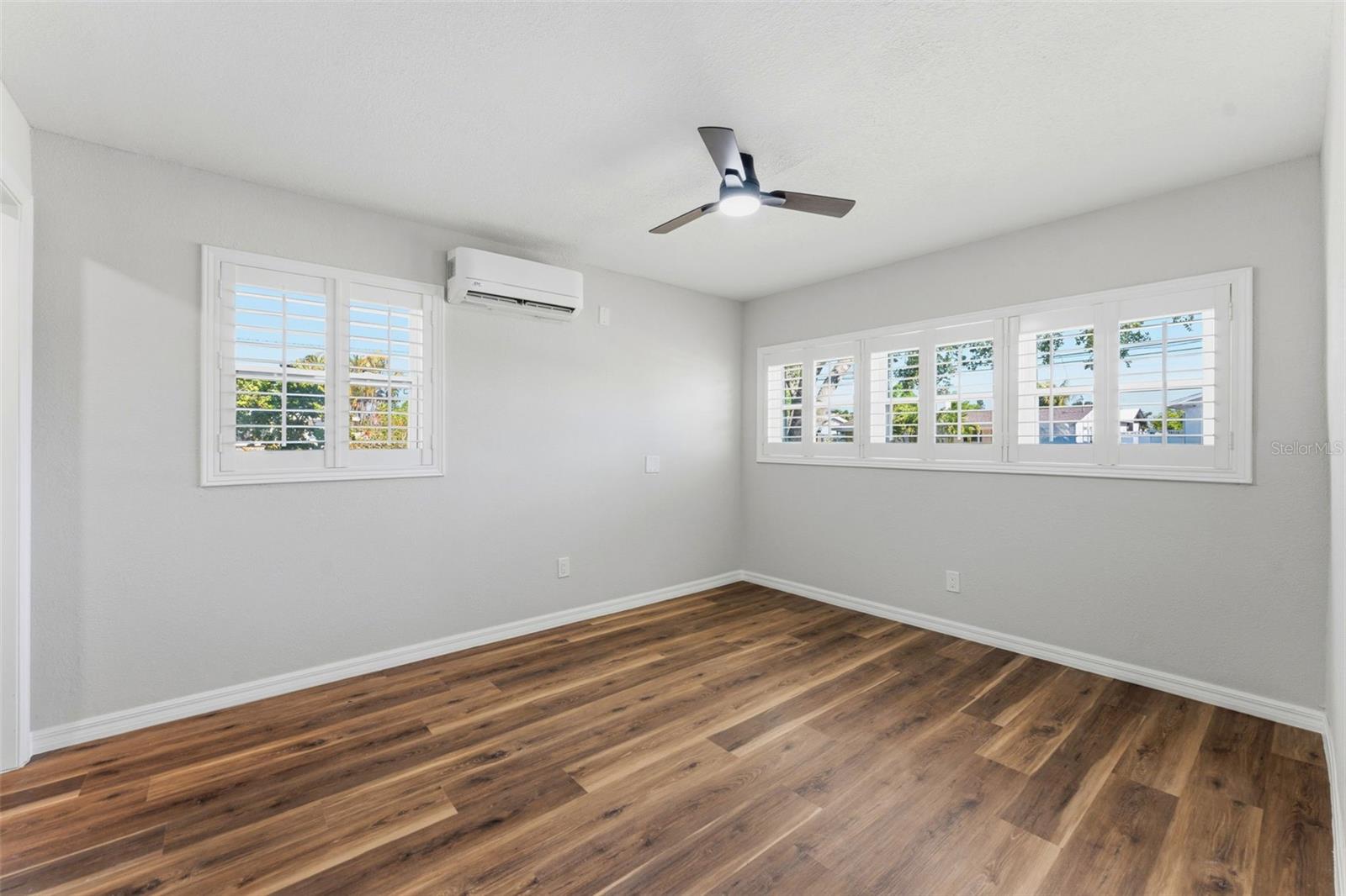 SUN-LIT SHORES - Residential