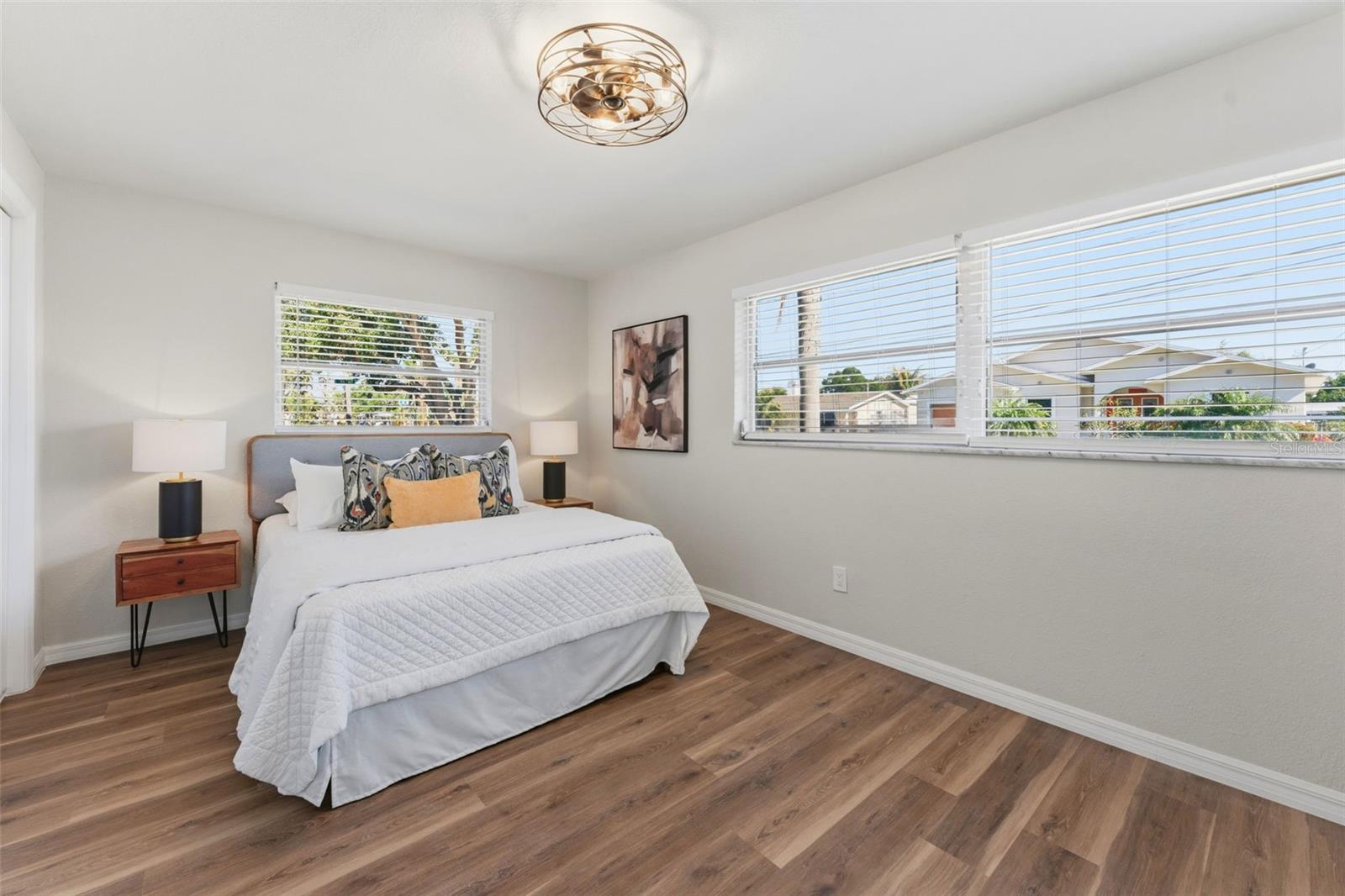 SUN-LIT SHORES - Residential