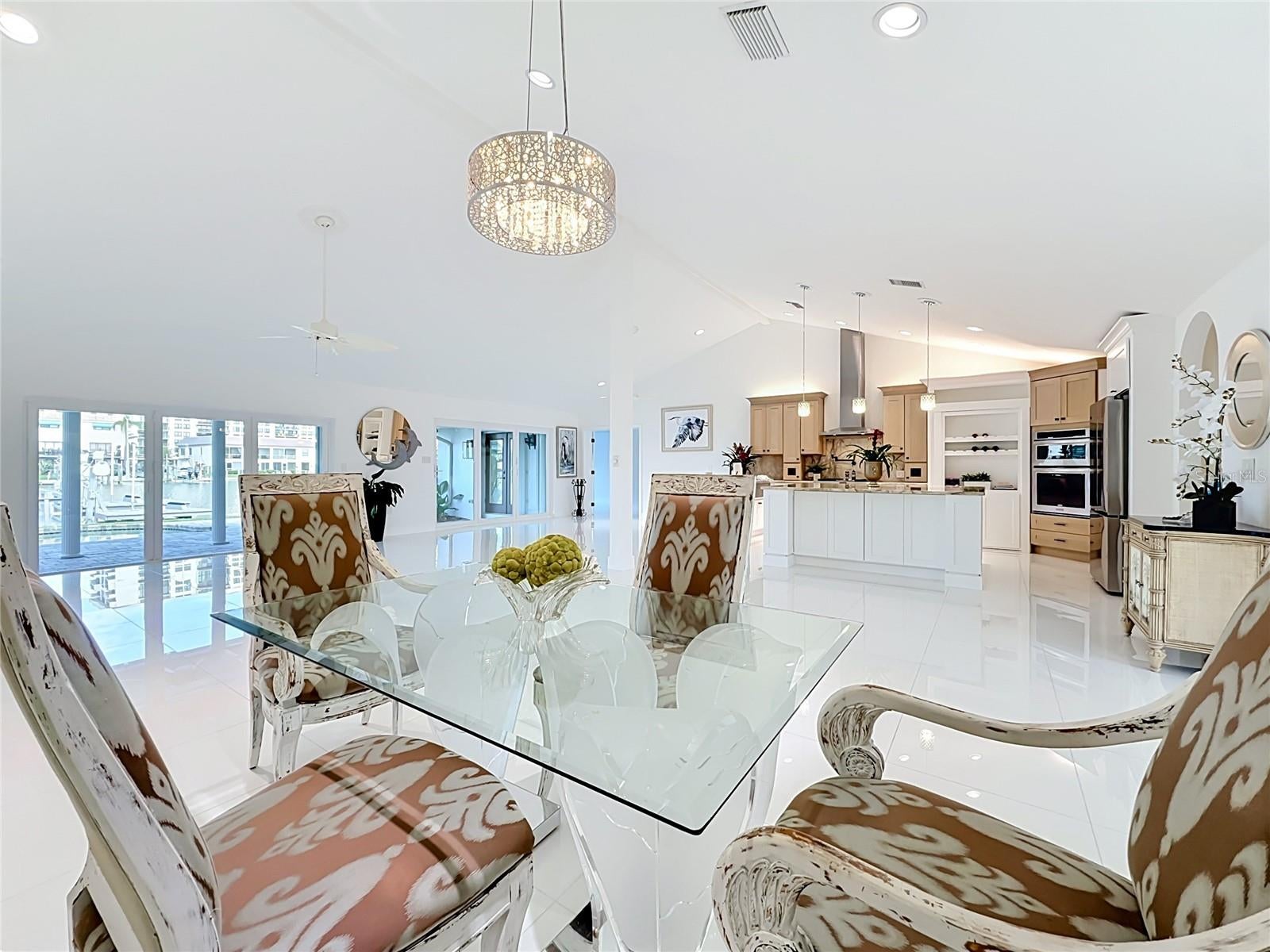 324 LEEWARD ISLAND