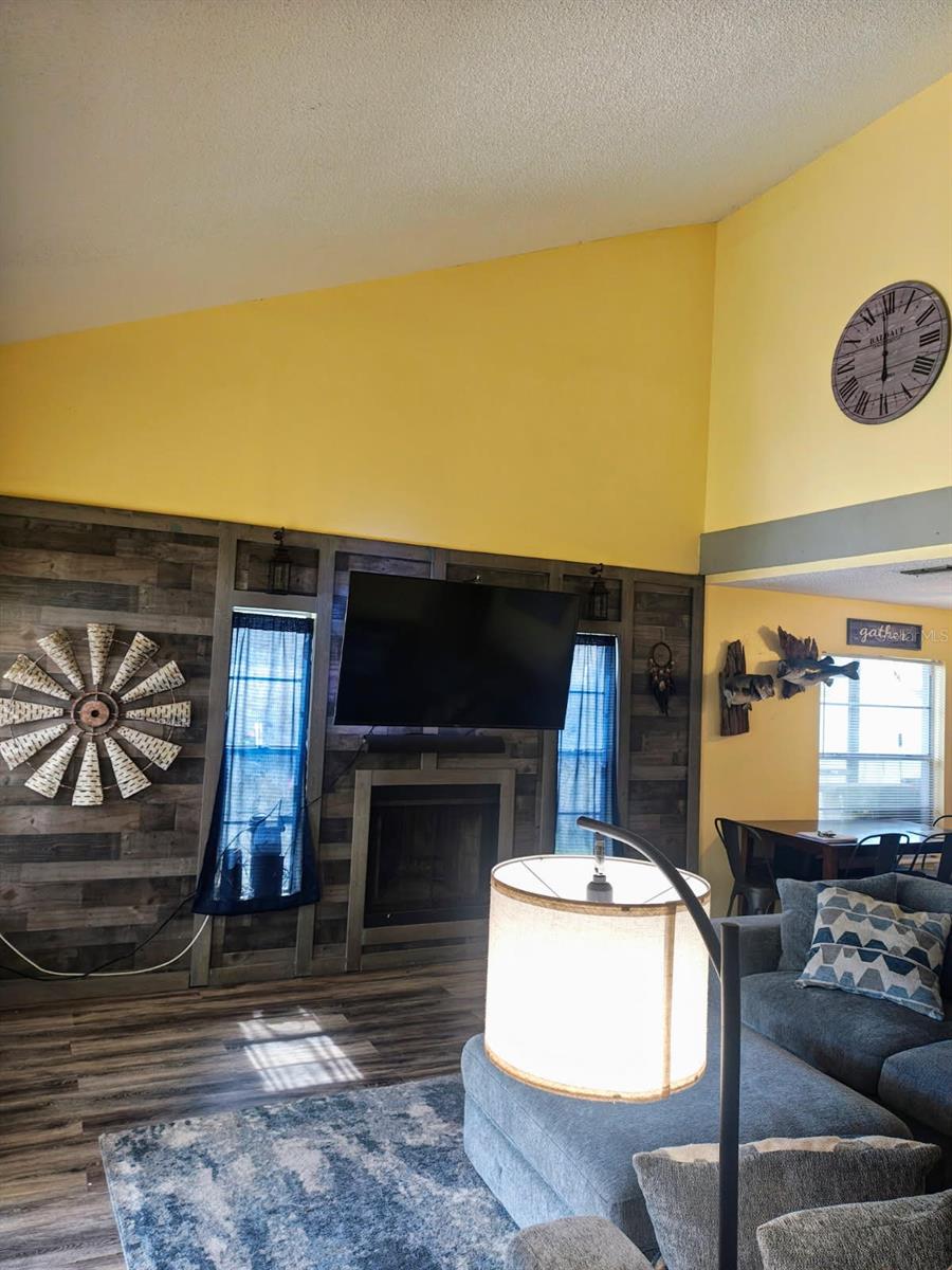985 WHISPER LAKE