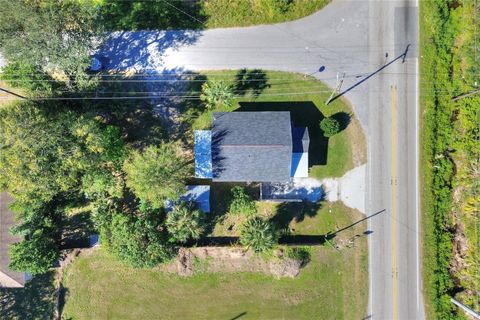 A home in AUBURNDALE