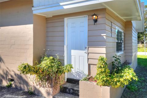 A home in AUBURNDALE