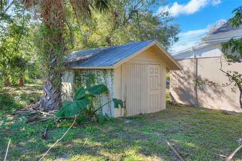 A home in AUBURNDALE