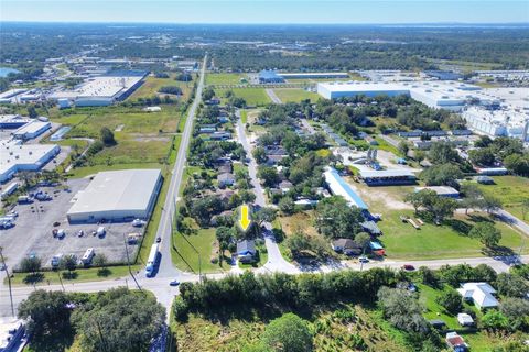 A home in AUBURNDALE