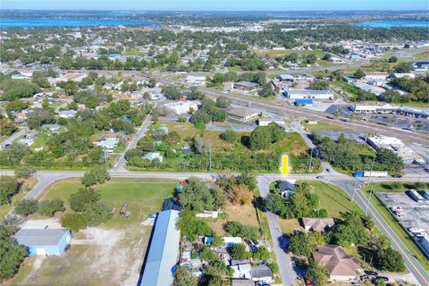 A home in AUBURNDALE