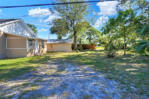 A home in AUBURNDALE