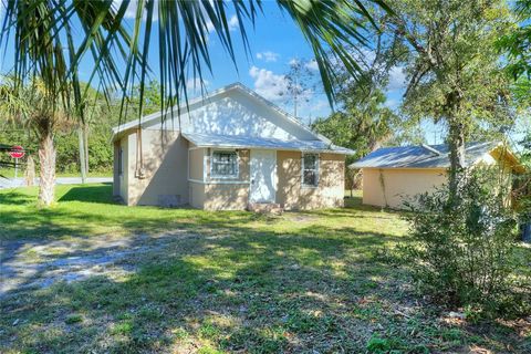 A home in AUBURNDALE