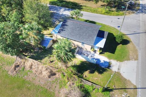 A home in AUBURNDALE